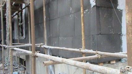 看似砖头，实为玻璃 建筑装饰材料的奇妙创新